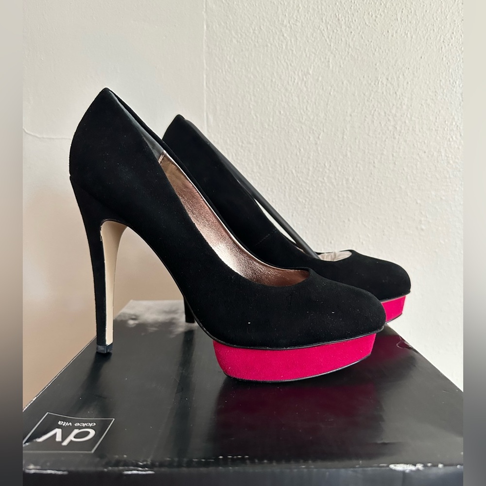 DV Dolce Vita Boston Suede Platform Heels Size 8